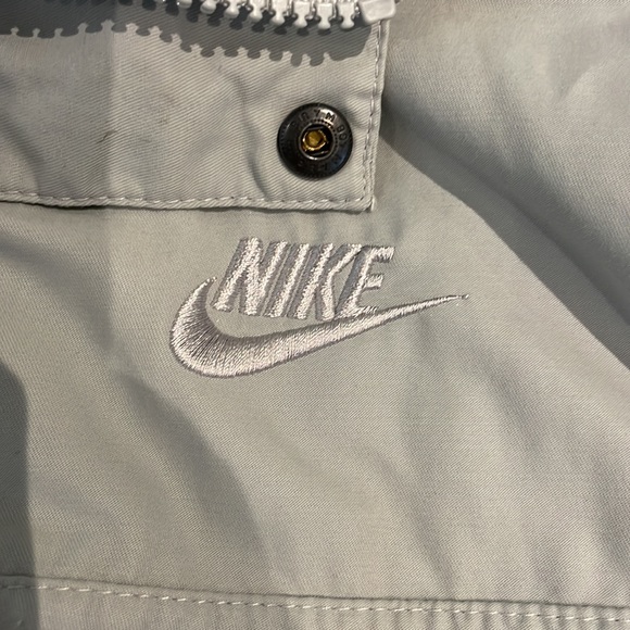 Nike lightweight jacket - Picture 3 of 3